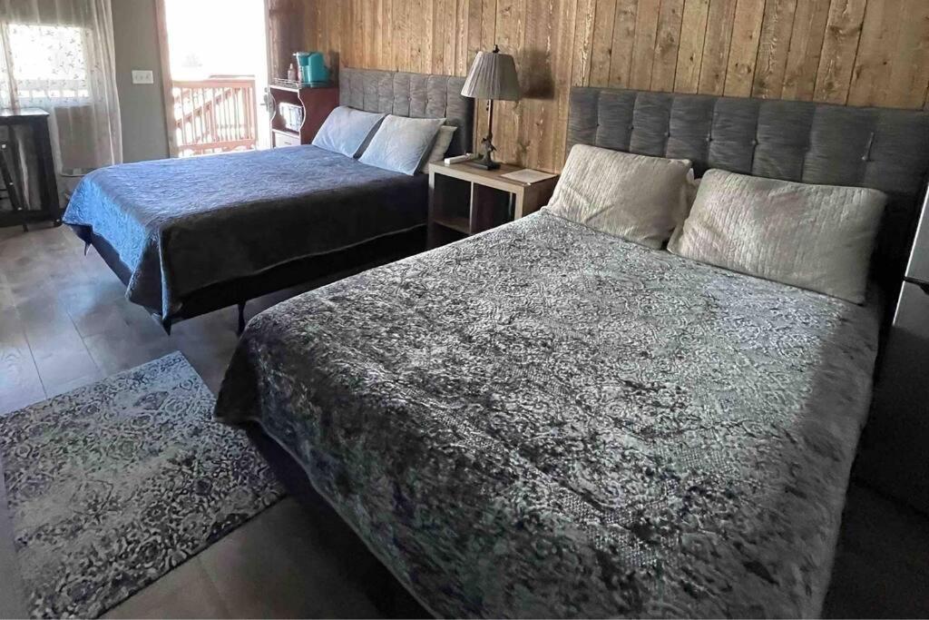 ParkWay Yellowstone Guest House Room #2