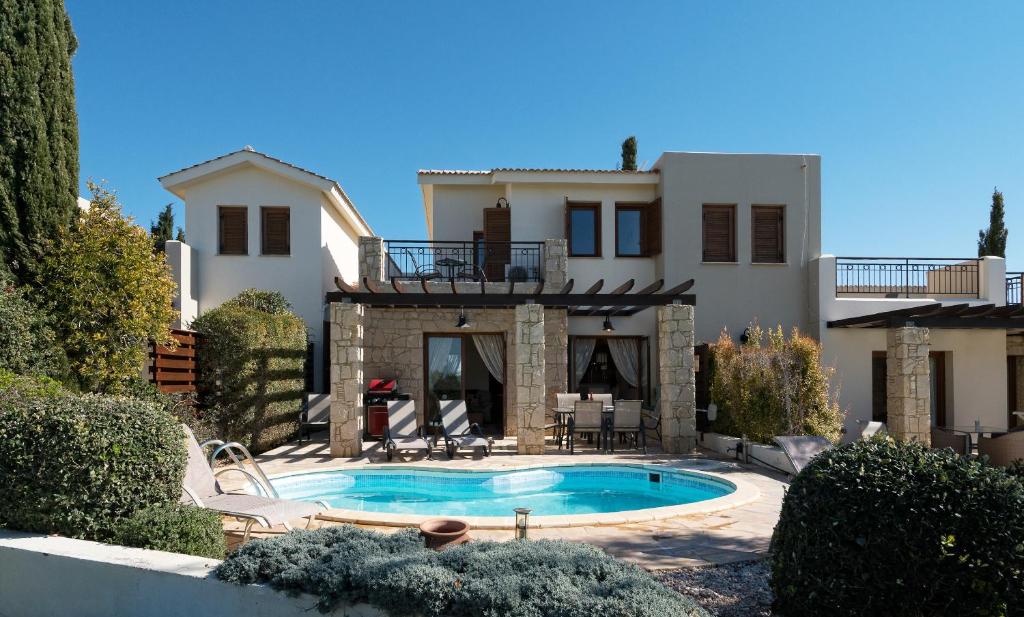 2 bedroom Villa Kornos with private pool and golf views, Aphrodite Hills Resort