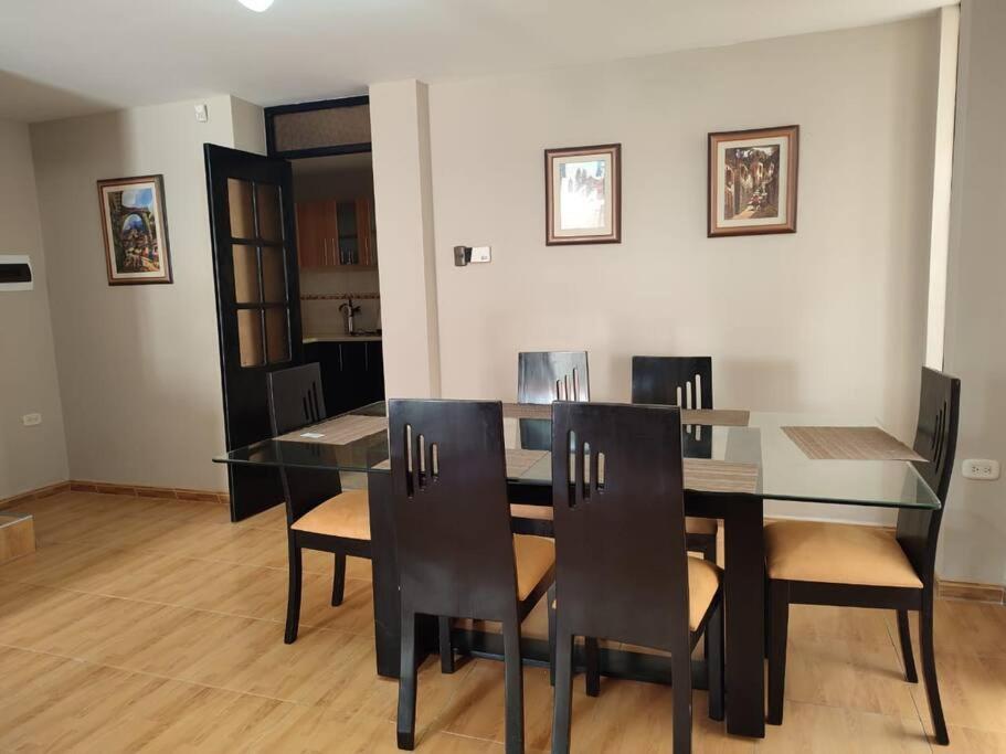 Casa moderna con cochera en San Isidro Trujillo