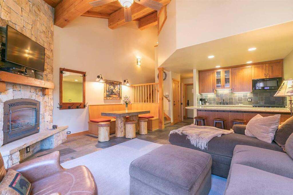 Northstar Village Condo Walk to Lifts 2 Full Bath