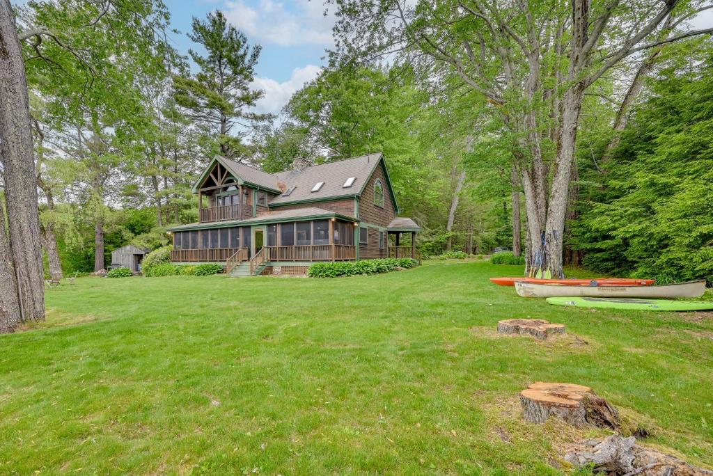 Lakefront Westhampton Cabin with Beach and Kayaks!