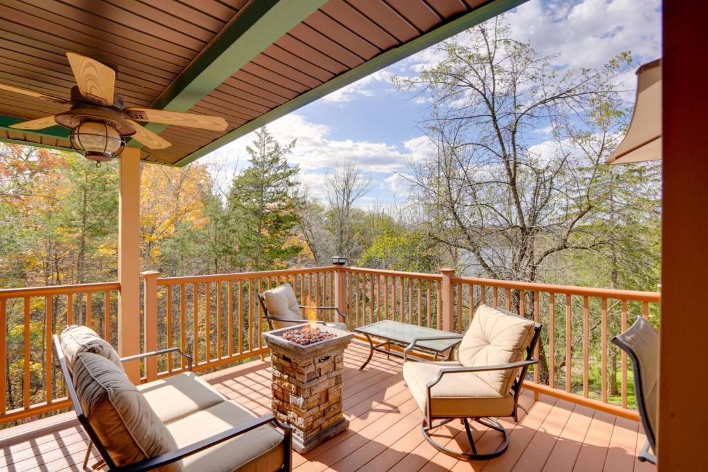 Stunning Athens Home Grill, Fire Pit, Pool Access
