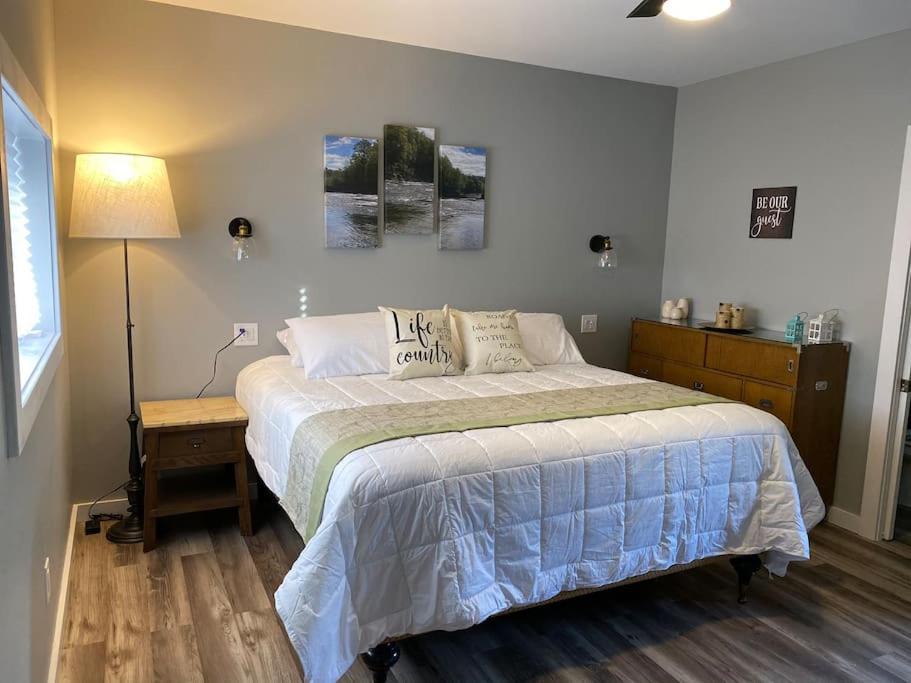 Murphys Law Inn 7