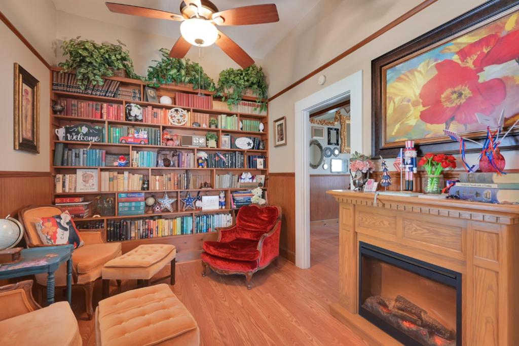 Spacious Downtown Jackson Retreat- Historic Hangout
