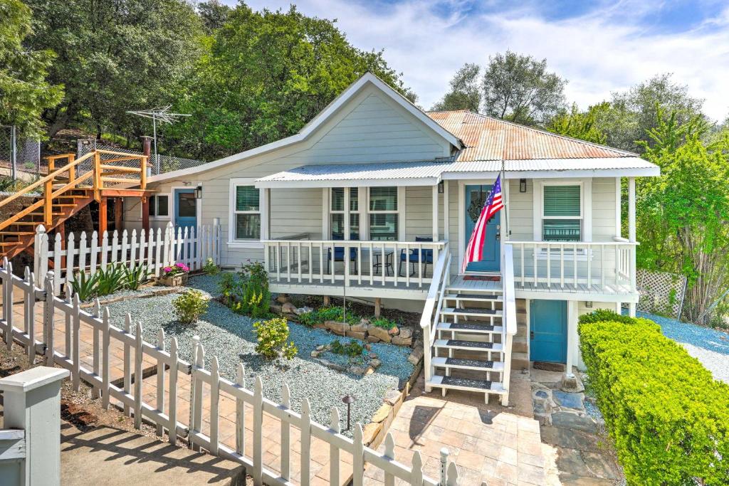 Historic Sutter Creek Cottage - Walk to Main St!