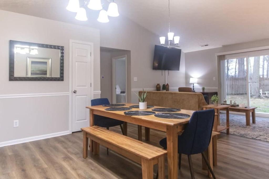 Chapel Hill Charmer- Close to Interstates