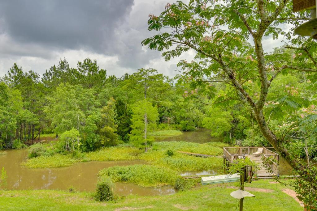 Rivers Edge Alabama Gulf Coast Getaway with Deck!