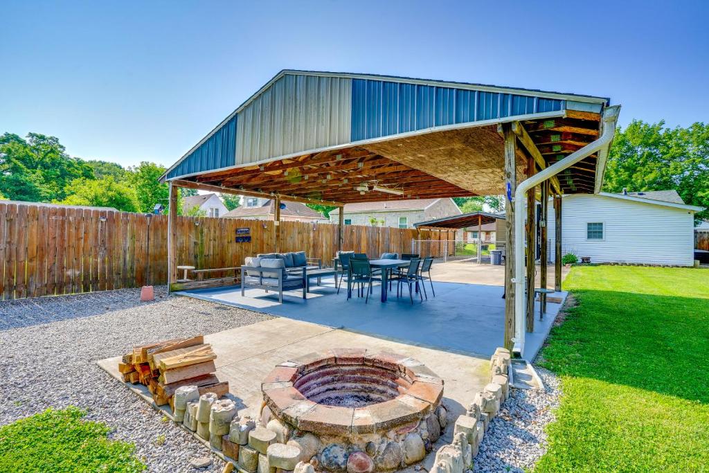 Pet-Friendly Clarksville Home with Central AandC