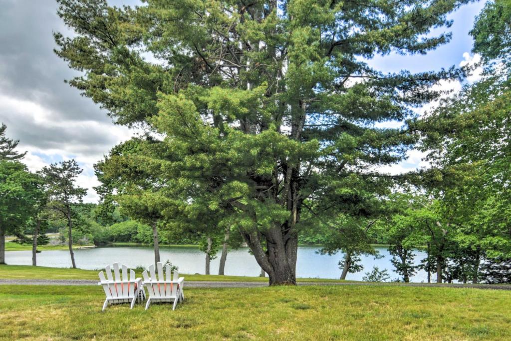 Ocean Inlet Cottage with Deck and Grill!