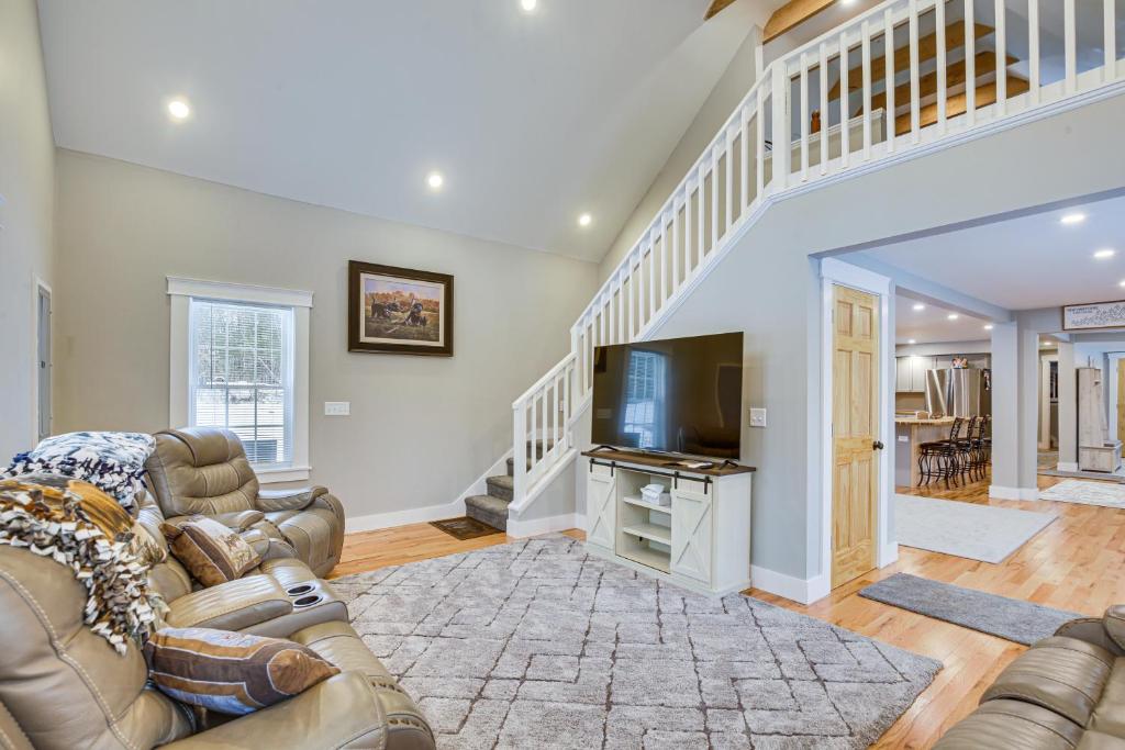 Modern Bridgton Vacation Rental about 12 Mi to Slopes!
