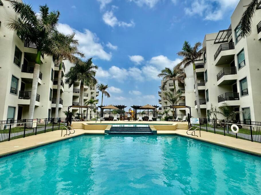 Luxury Condo with Pool and Jacuzzi