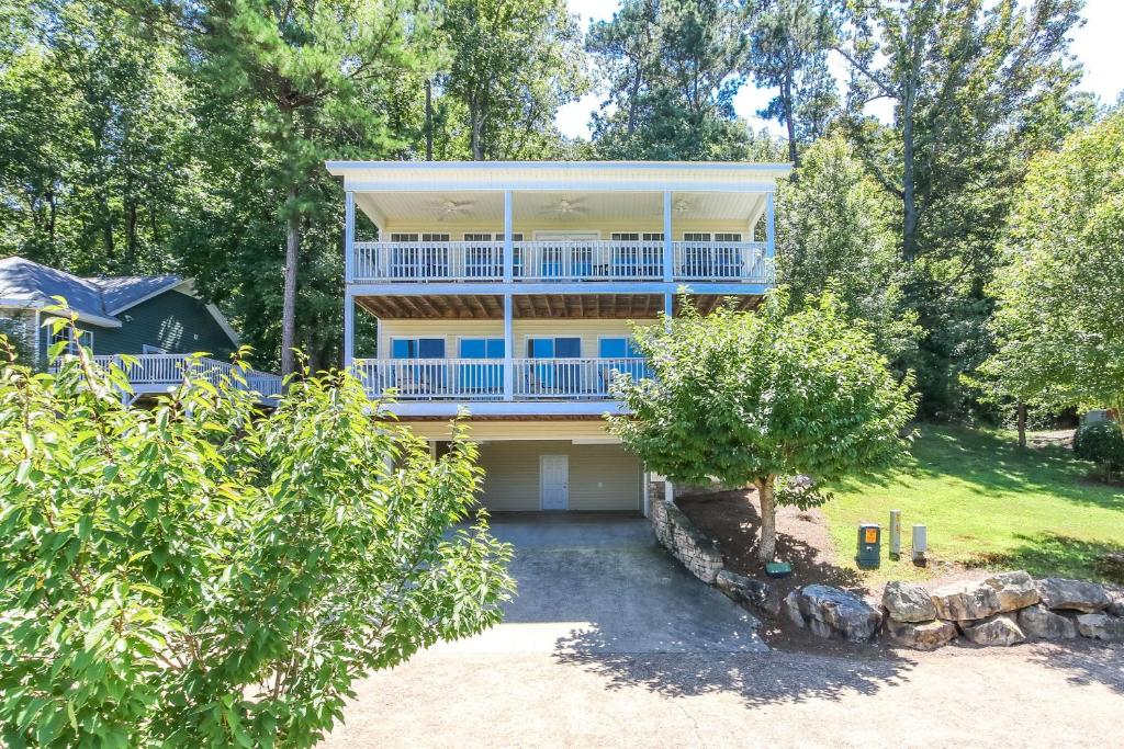 House #16 - Weiss Decision - (No pets) Lake View