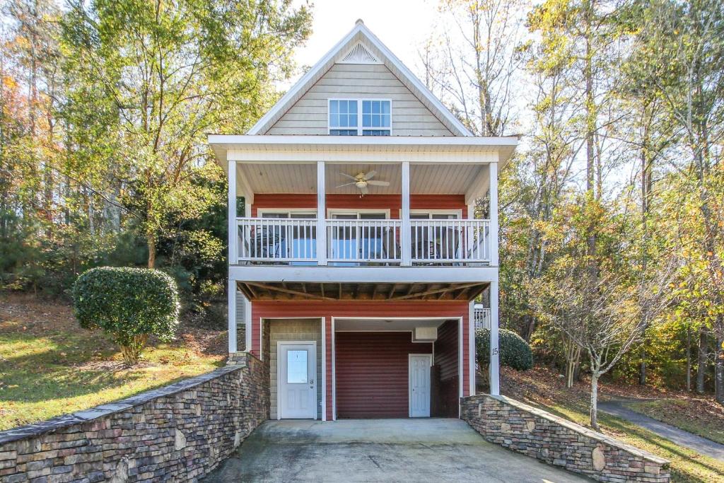 House # 15 Lakin' it Easy (no pets) Lake View