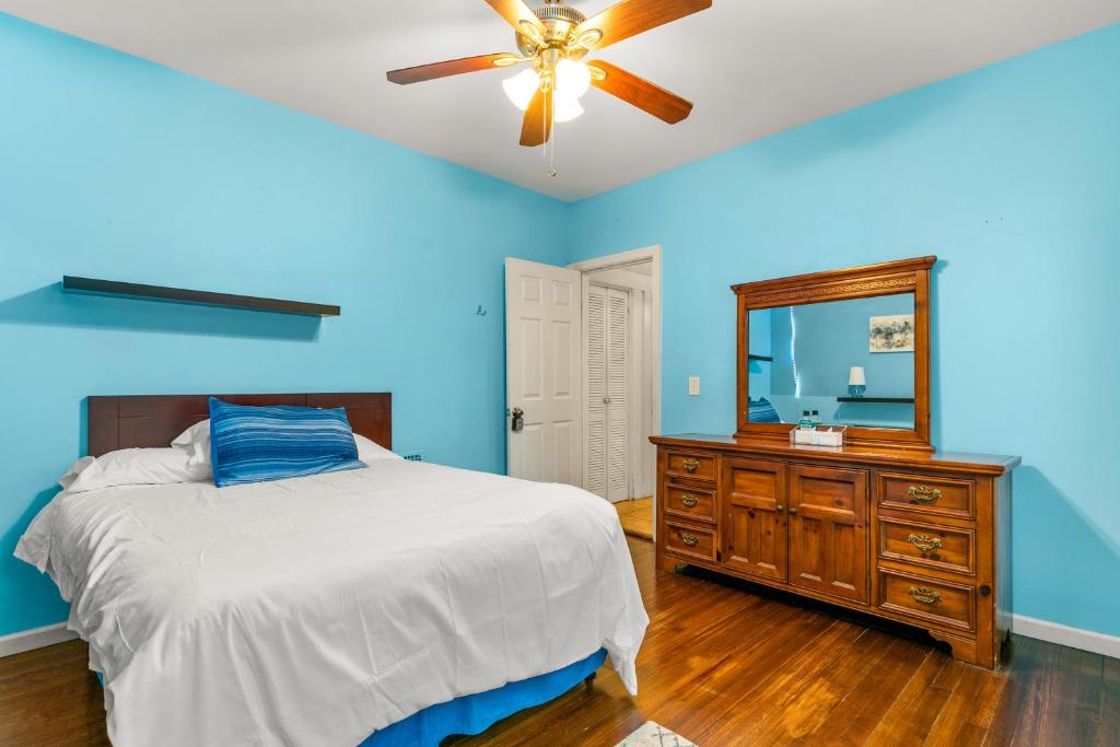 The Blue Room near Yale Hospital/Bridgeport